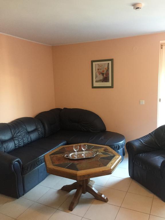 Red Tower Apartments Παλάγκα Εξωτερικό φωτογραφία
